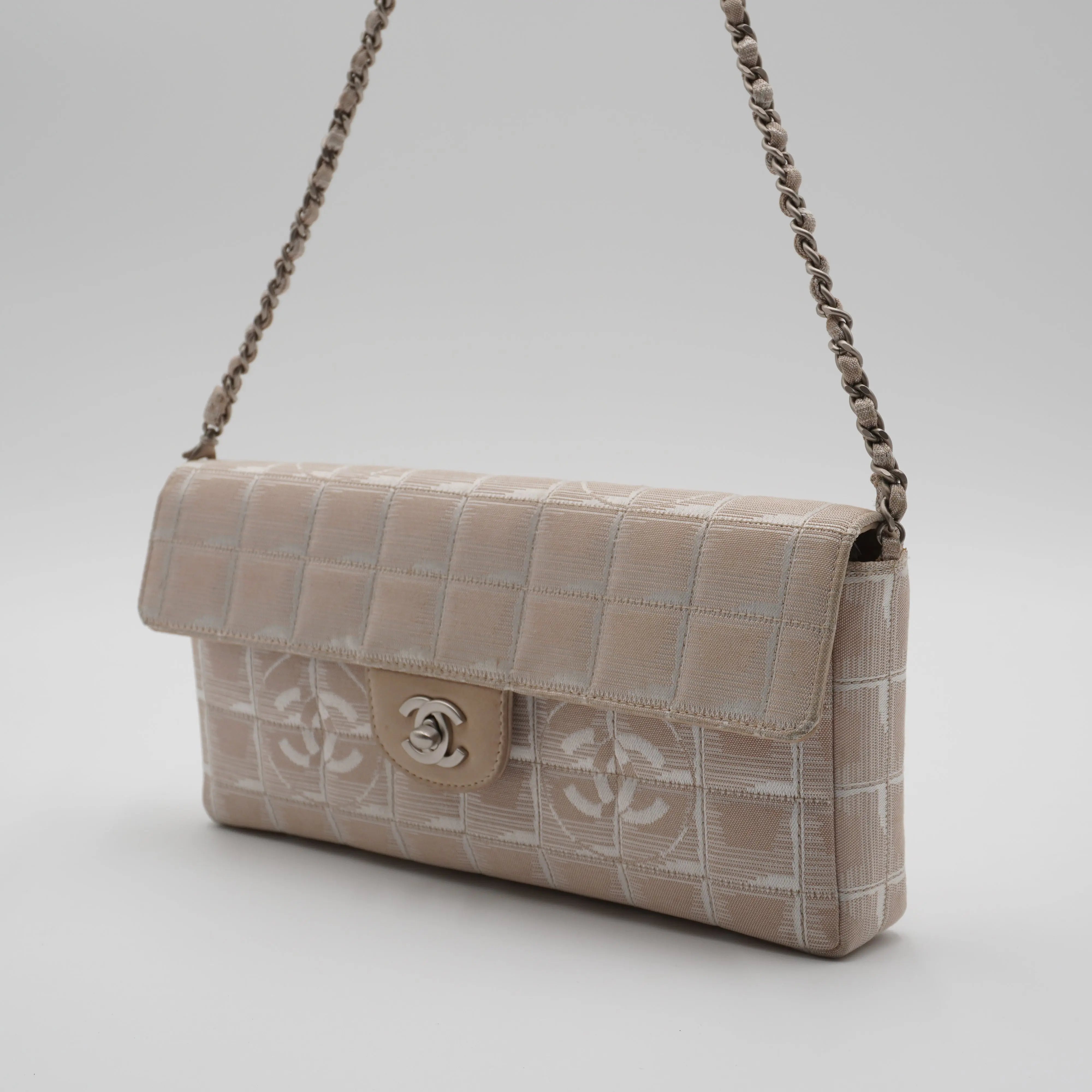 Pre-owned CHANEL Travel Line East West Flap Bag - BAGPHIC