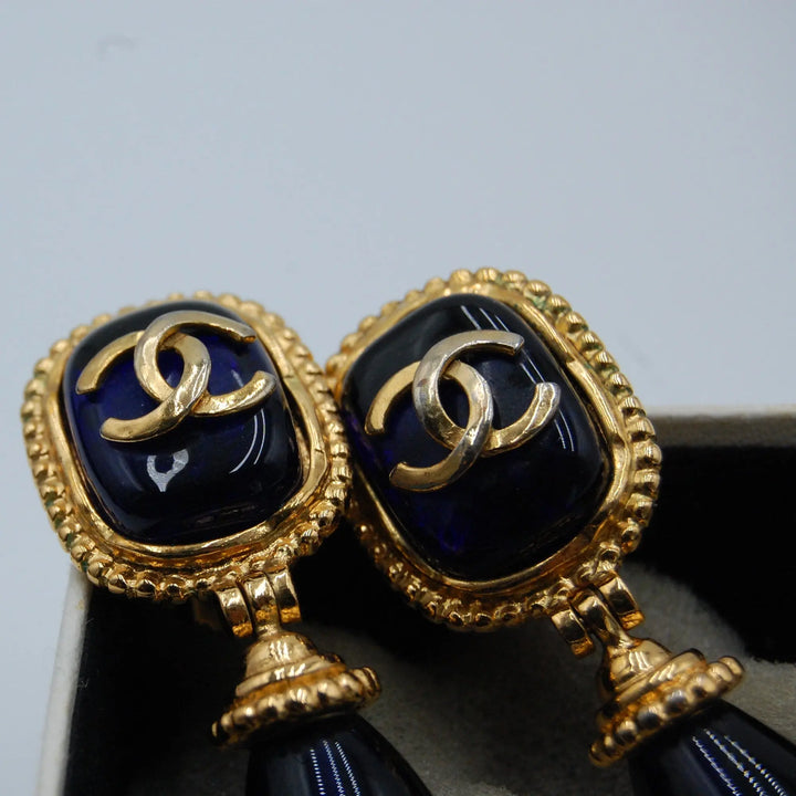 CHANEL Vintage Classic Precious Metal Earrings - BAGPHIC